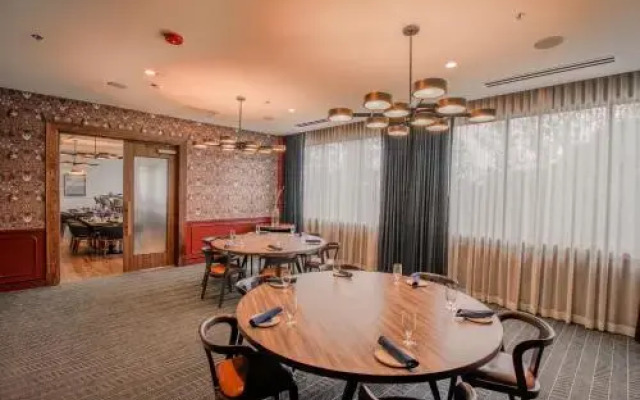 DoubleTree by Hilton Clarksville Riverview