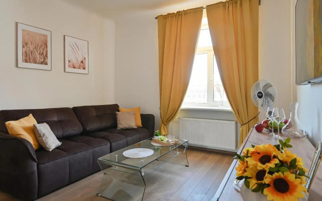 Old Town Riverside Apartment
