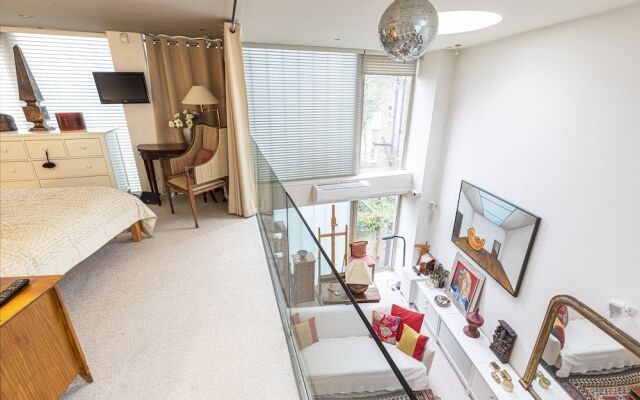 JOIVY Artsy Studio Flat in Fulham near River Thames