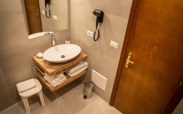 Emerald Apt City Center