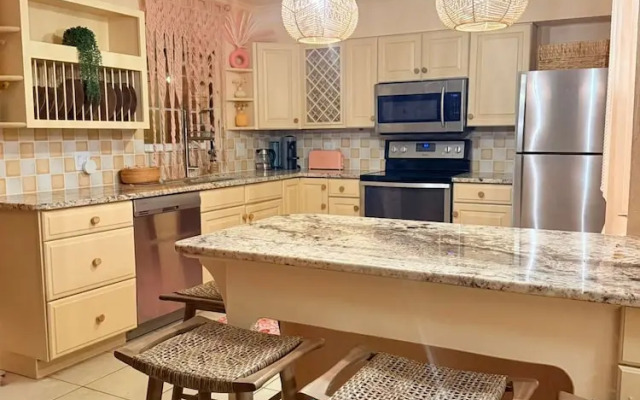 4 Bedroom Studio Luxury Suite