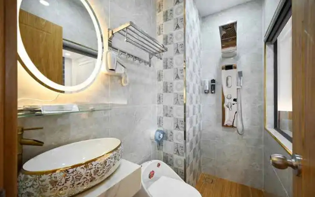 Lotus Airport Hotel Saigon – Bathroom – Ho Chi Minh City