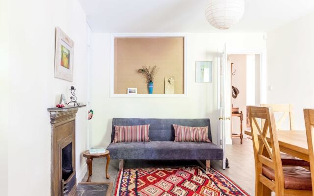 Beautiful 2-bedroom Flat in a Victorian House
