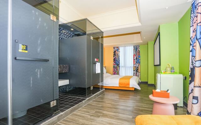 Wind Sleeping Color Hotel