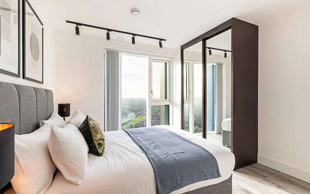 Modern North Acton Flat With City View