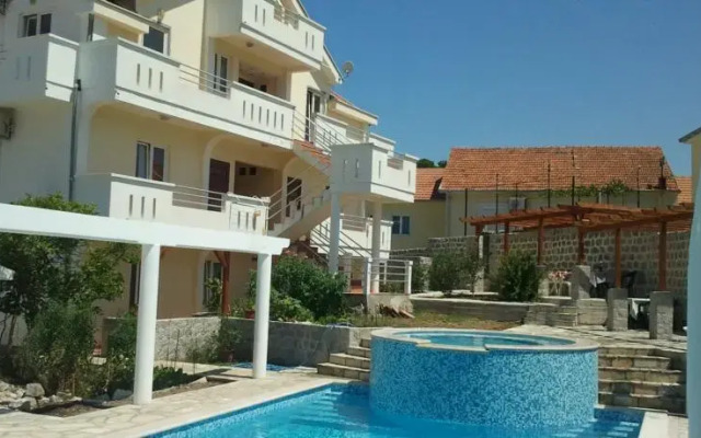 Apartmani Strahinja