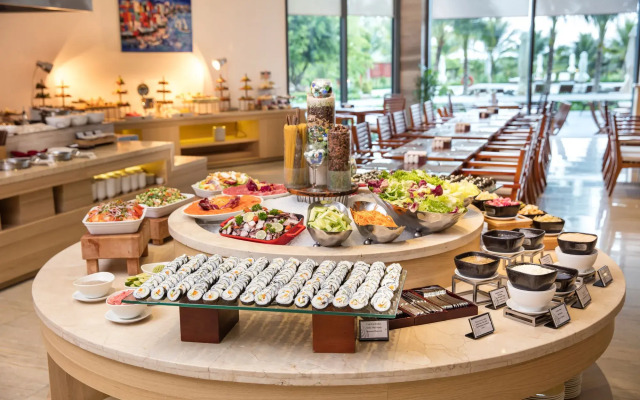 Cam Ranh Riviera Beach Resort & Spa