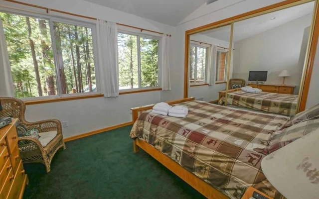 2460 Lupine Trail 6 Bedroom Home by RedAwning
