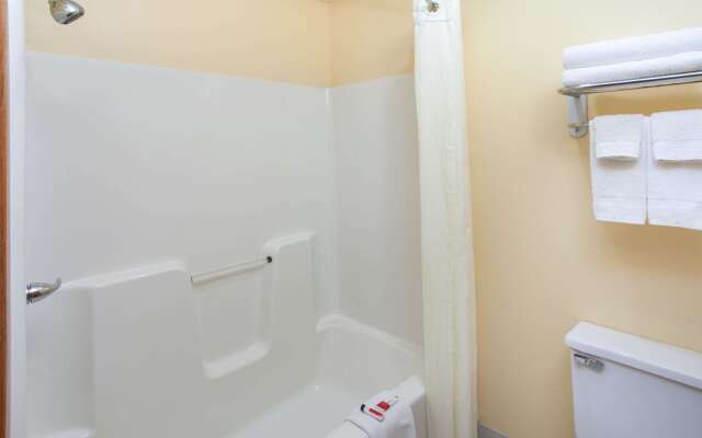 Super 8 by Wyndham Anamosa IA