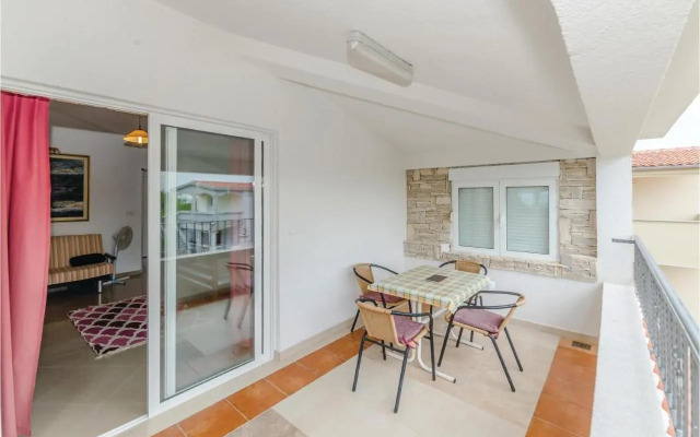 One-Bedroom Apartment in Vir
