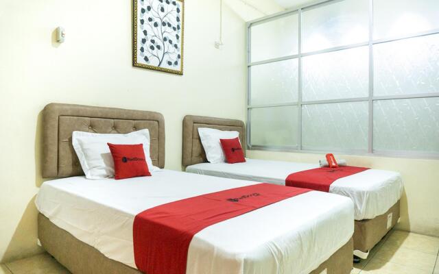 RedDoorz near H. Hasan Aroeboesman Airport