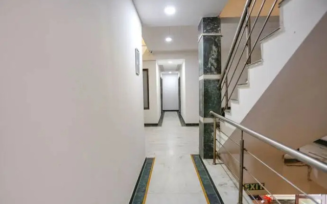 Fabhotel Grand Palace