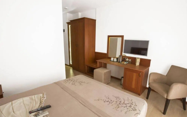 Otel Azmakhan