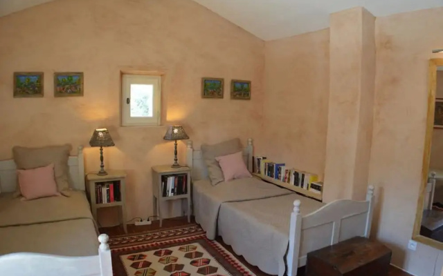 Lush Home in L'isle-sur-la-sorgue With Swimming Pool