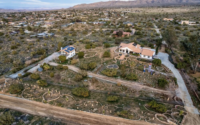 Rocky Lodge