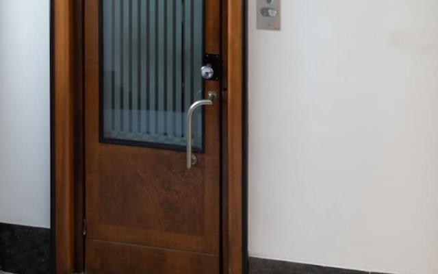 Vis a Vis Apartments