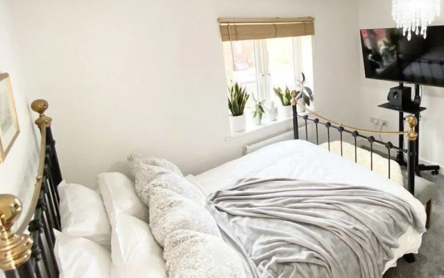 Impeccable 2 Bedroom House in Bicester