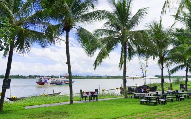 Vinh Hung Riverside Resort & Spa