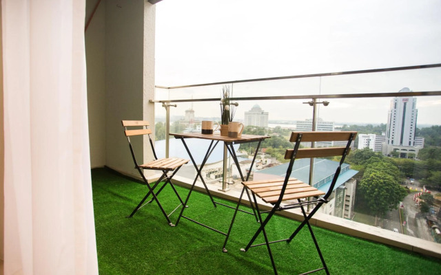 Cozy contemporary homestay @ Suasana suites