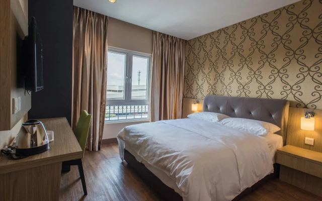 Oyo 89420 Hotel 101