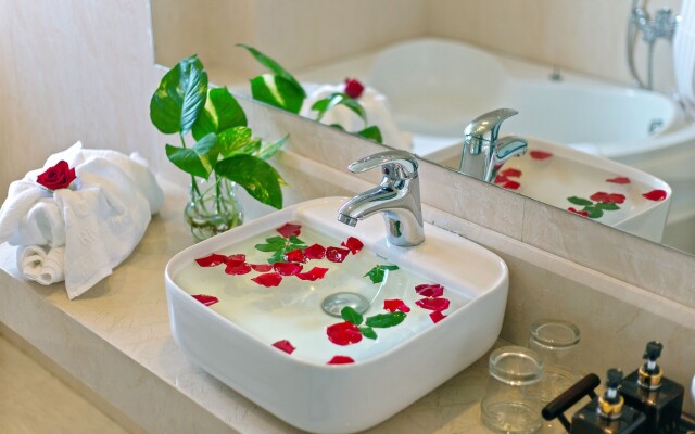 Aurora Riverside Hotel and Spa