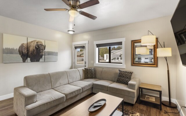 The Yellowstone Hideaway Unit A