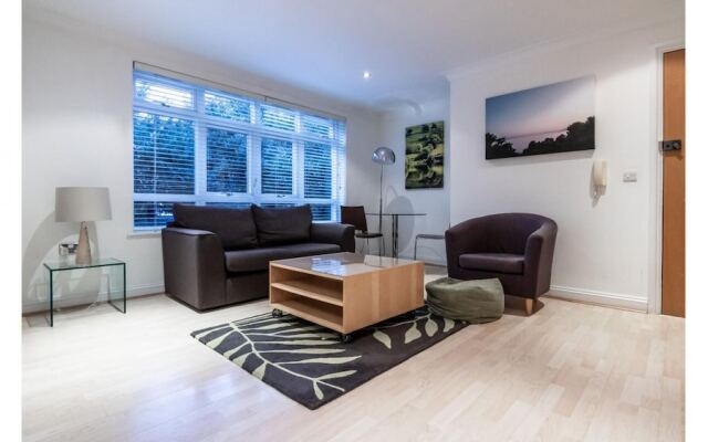 1 Bedroom in Kew Gardens - Clarendon House