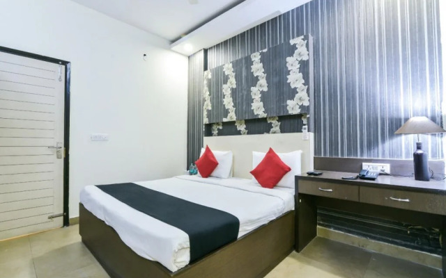 Capital O 24273 Palatial Grand