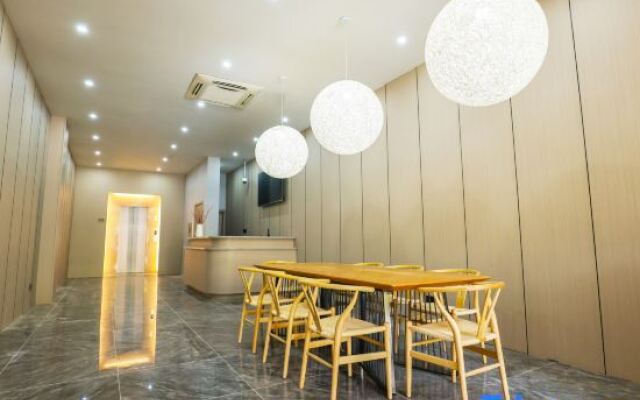 Yapeng Hotel (Shanghai Nanxiang Subway Station)