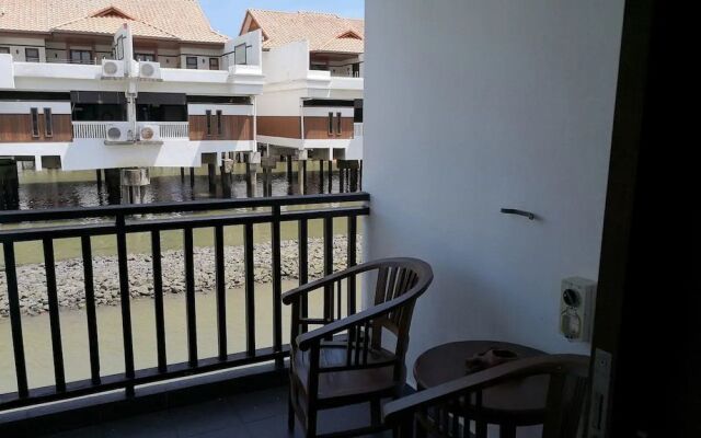 Alpine LXPD Water Chalet