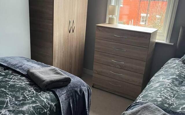 Lovely 2-bed House in Liverpool