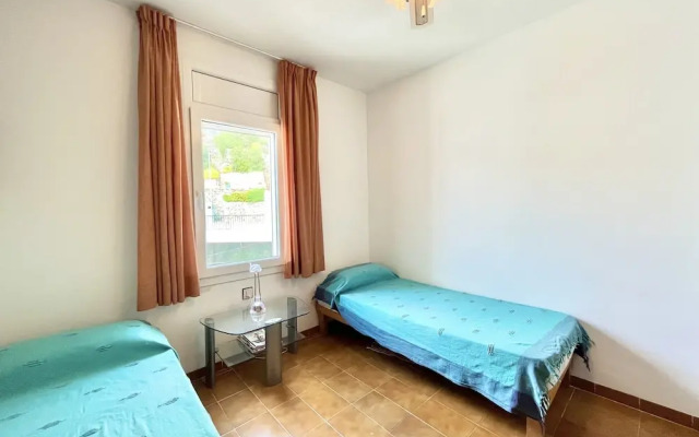 Apartment in Roses With Terrace