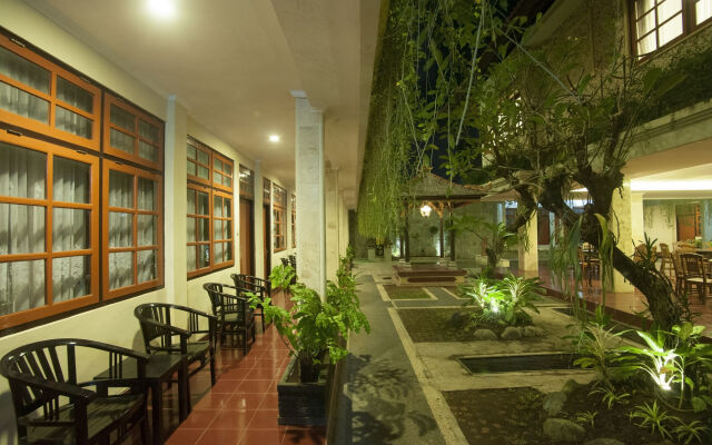 Catur Adi Putra Hotel