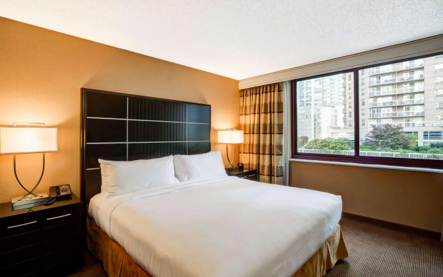 Embassy Suites by Hilton Chicago Downtown River North
