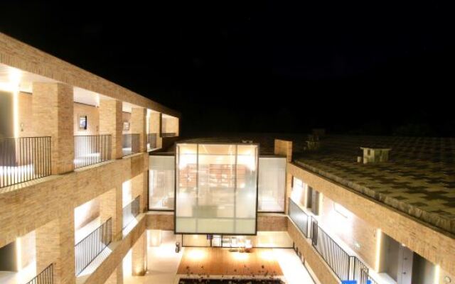 Yinju Jingde Art Hotel