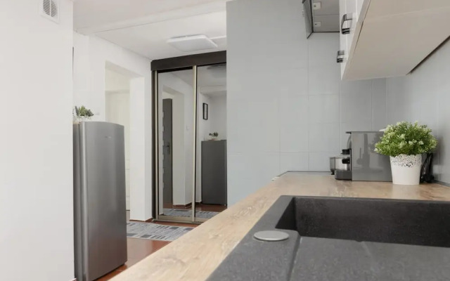 Warsaw Mickiewicza Apartment by Renters