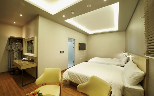 Hotel B