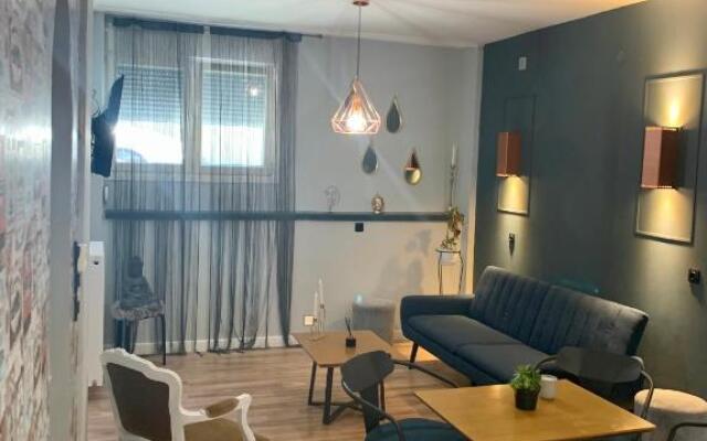 Modern and Spacious Apartment /5min walk to the center