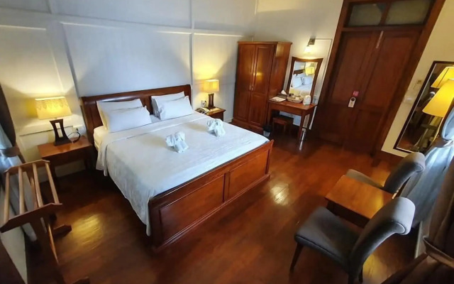Dinso Mon Hotel