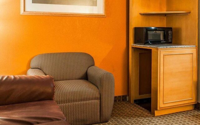 Quality Inn & Suites Shelbyville I-74