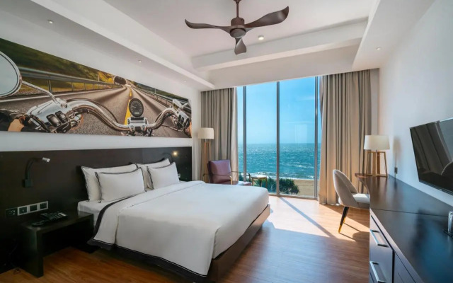 Rainbow Beach Hotel