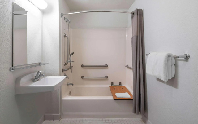Motel 6 Santa Barbara, CA - State Street