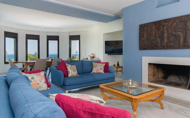 Stylish Villa, Private Pool, Large Garden, sea View, En-suite Bathrooms