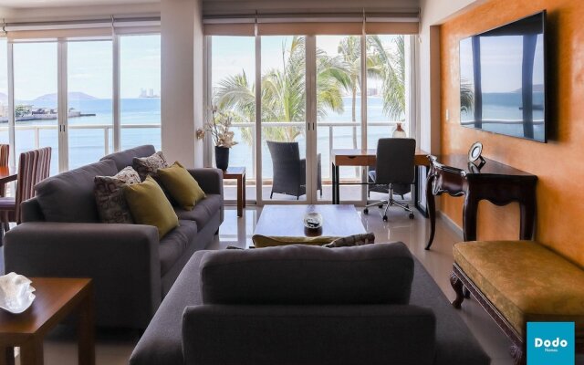 Condo con vista al mar en Torre 2501