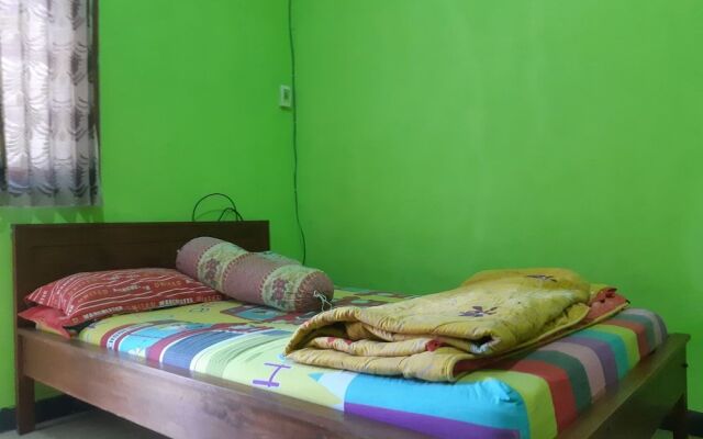 Oyo 2365 Griya Kost Mendut