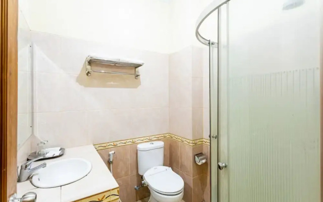 RedDoorz Plus near Alun Alun Karanganyar