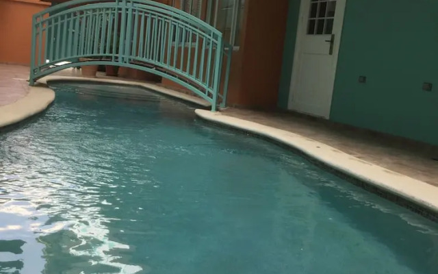 Ella's Park View Townhouse Crown Point