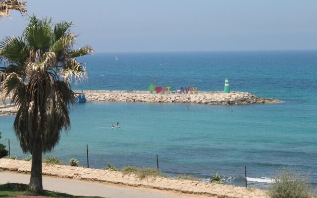 Beach and Park Apartment