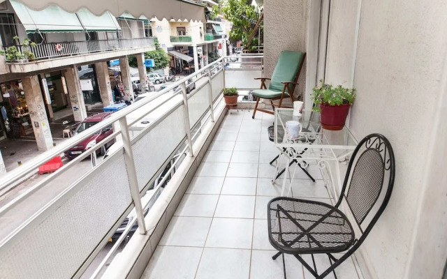 Beautiful Retro Apt in Koukaki