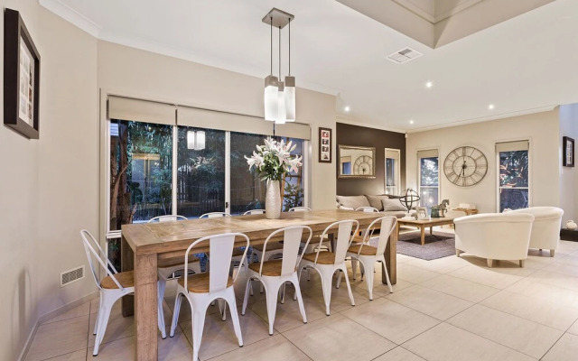 Resort Style Home near Airport & CBD